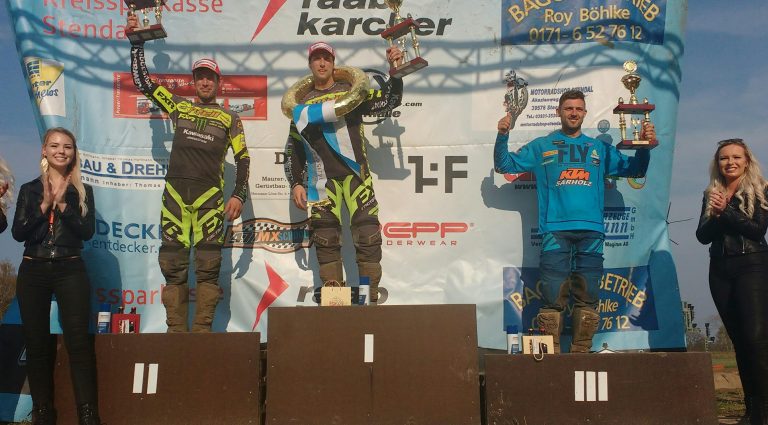 Die beiden "Pfeile Jens Gettemann und Filip Neugebauer" vor Sarholz-Fahrer Tim Koch – DM Open und DM 85 ccm in Stendal