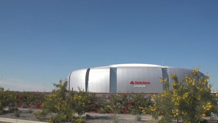 Glendale State Farm Stadium – Zweite Runde der Supercross-WM im State Farm Stadium in Glendale (Video/Stadion)