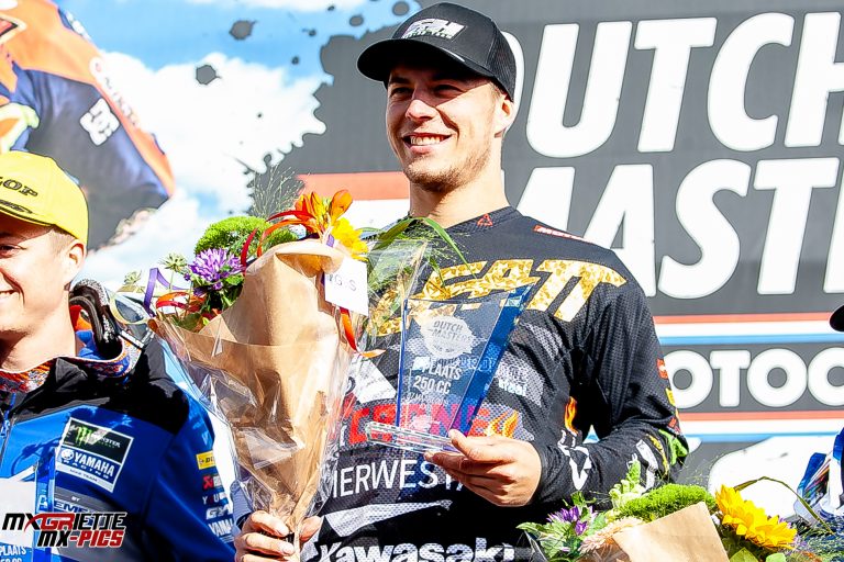 Henry freut sich sehr über den Sieg – Henry Jacobi siegt auch bei Runde 2 der Dutch Masters of Motocross