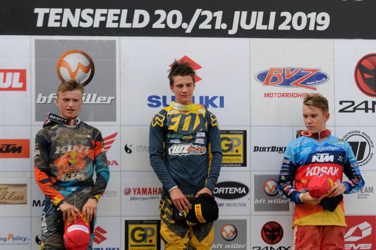 Podium 125 ccm Tensfeld Mike Gwerder, Simon Längenfelder und Camden Mc Lellan