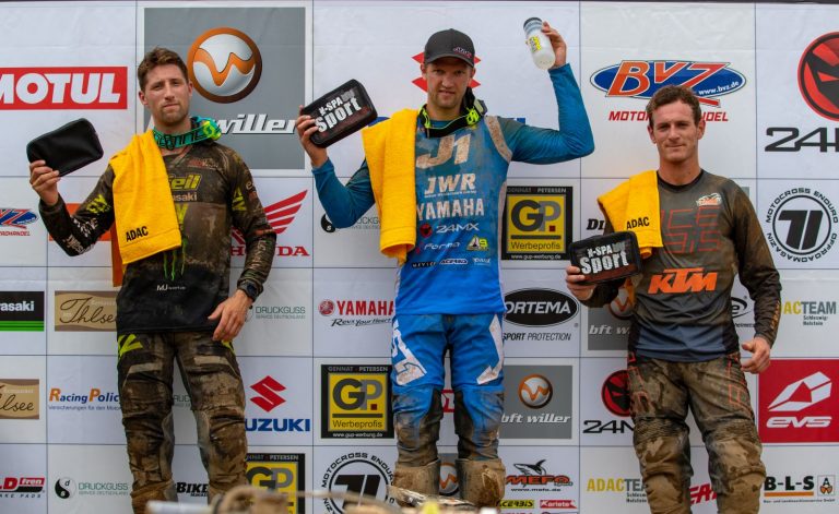 Podium Klasse Masters - Jens Getteman, Kevin Strijbos und Jeffrey Dewulf – Kevin Strijbos siegt in Tensfeld