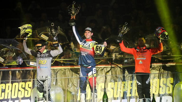 Podium SX1 – Der König ist zurück: Bowers gewinnt Tag 2