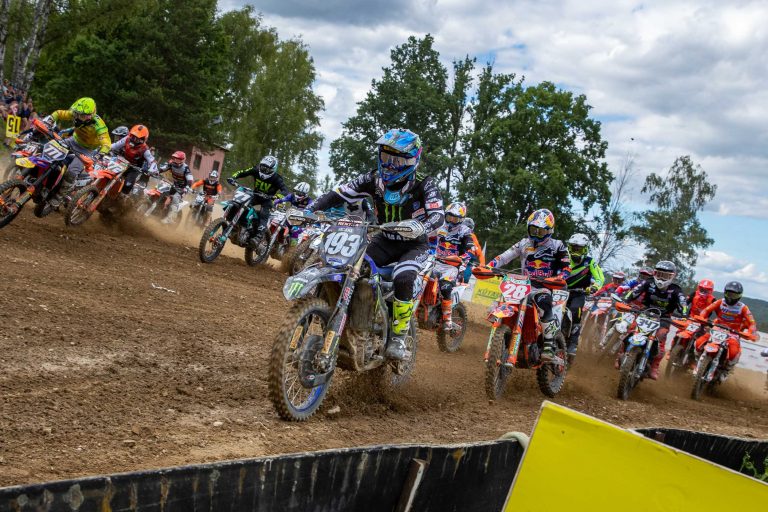 Start Lauf 2 der MX2 – Spannendes Duell zwischen Jago Geerts und Tom Vialle bei der MX2 in Kaplice - Bildergalerie
