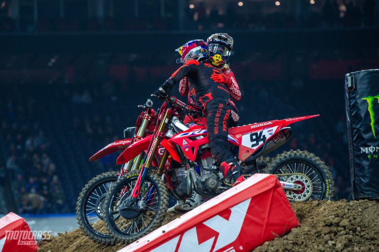 Ken Roczen gratuliert Justin Barcia – Supercross-WM Runde 2 in Houston - Zeitplan, Track Walk und Starterlisten!
