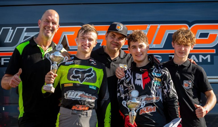 Teamchef Waldemar Zichanowisch mit seinen Jungs – Masters-Finale nach Maß für das Team WZ Racing
