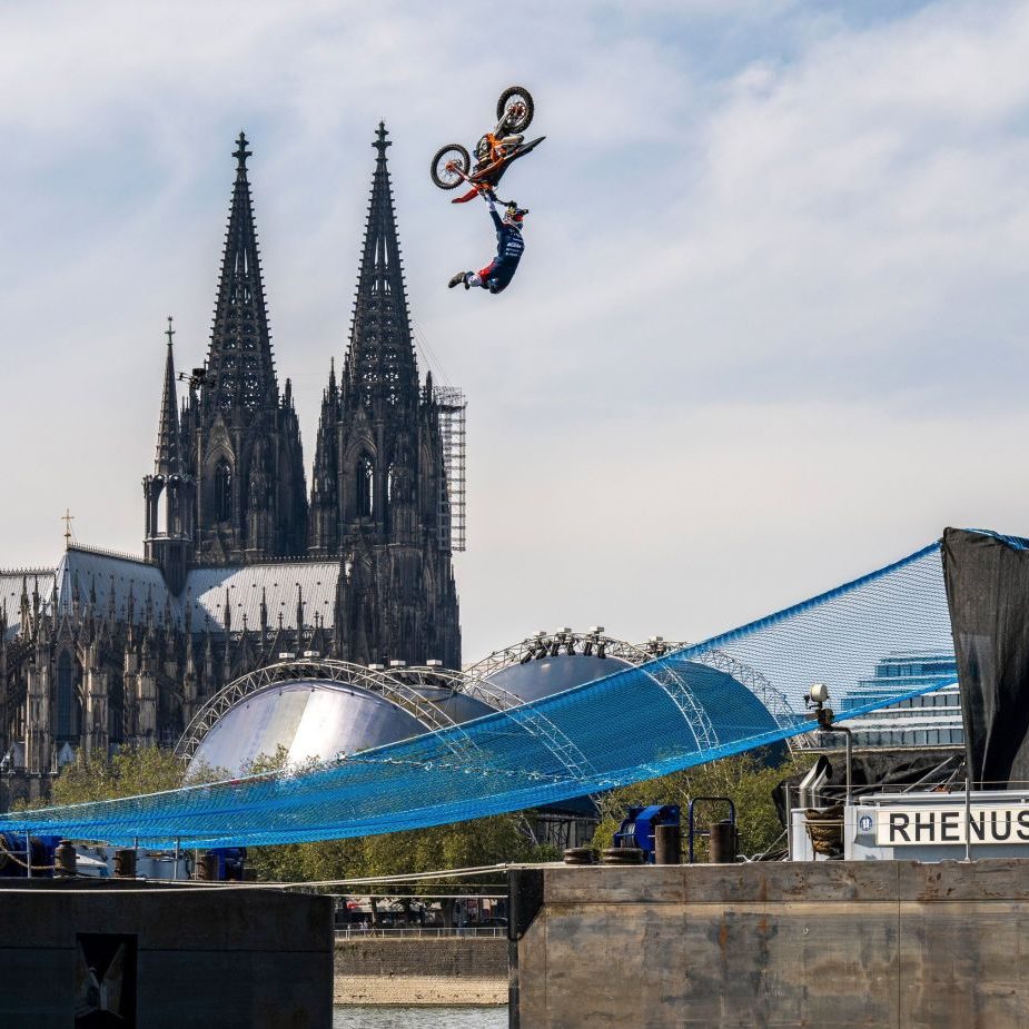 Luc Ackermann zeigt Freestyle Motocross Trick-Weltpremieren am