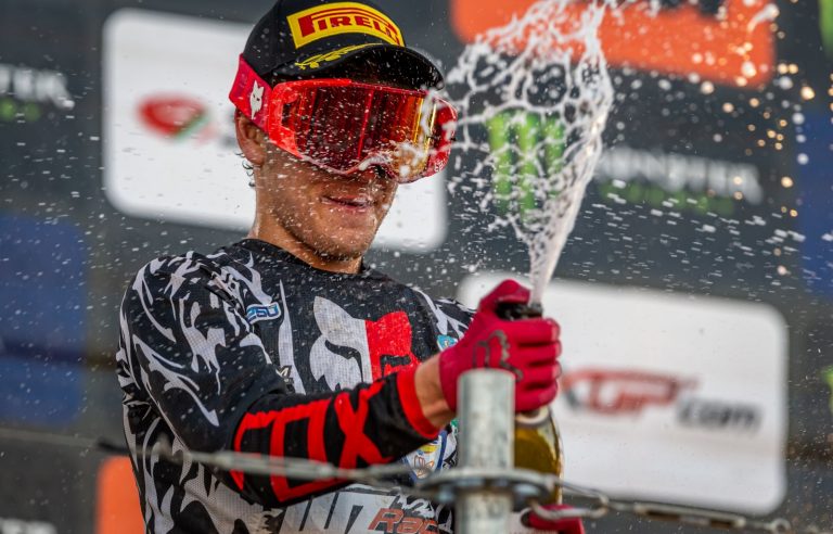 Oriol Oliver auf dem Podium – WZ Racing - Das große Finale