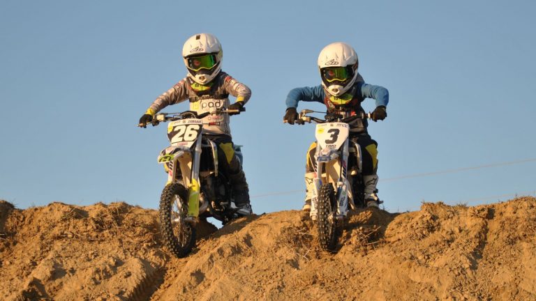 Tobias und Timo Scharinger – Die Motocross-Rookies Tobias & Timo Scharinger aus Fischlham fiebern bereits dem Saisonstart