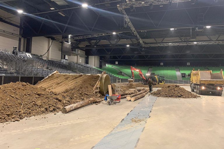 Riesa 2022 – SuperEnduro Riesa - Mr. Bolt kommt auf einen Sprung vorbei