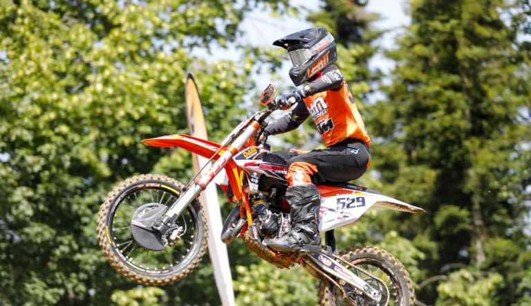 Maxime Lucas/Becker Racing behauptet die Führung im ADAC MX Junior Cup 85