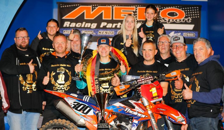 Noah Ludwig freut sich mit Familie, Freunde und dem Team – Noah Ludwig ist Deutscher Jugend-Motocross-Meister 2022!