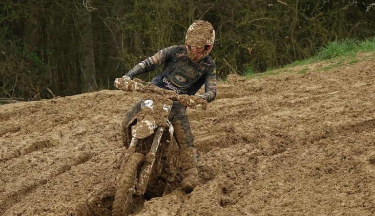 MSR Saisonstart im Schlamm – MSR News: Extremer Matsch zum Saisonstart in Aarbergen