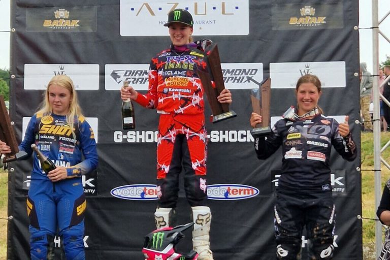 Mathea Selebø, Lotte van Drunen und Elena Kapsamer – Elena Kapsamer holt ihr erstes Podium bei der EMX Women in der Slowakei!