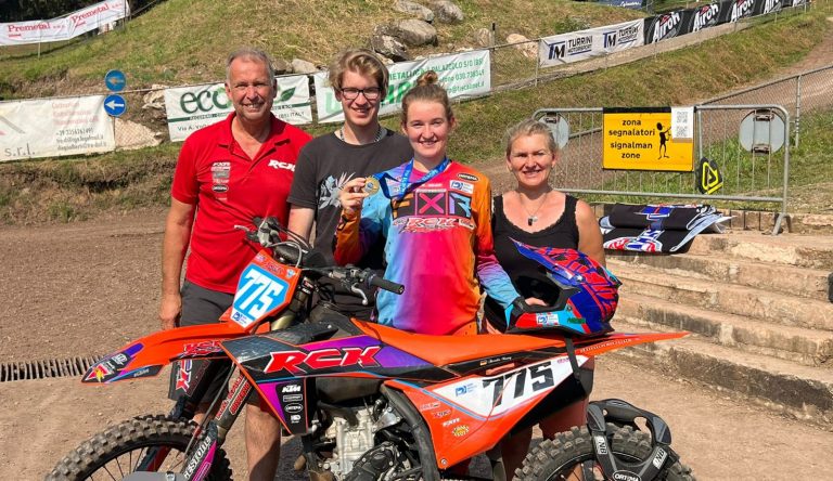 Die ganze Familie ist stolz! – Platz 3 für Alexandra Massury in der EMX Women 2023!