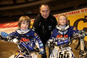 381069_330977886919037_264281294_n