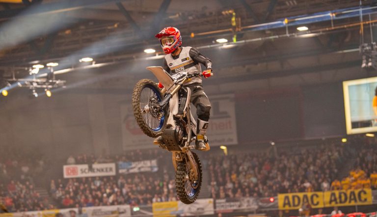 Dominique Thury will wie im Vorjahr beim ADAC Supercross Stuttgart zeigen, in welcher Liga er fährt. Er springt kurzfristig