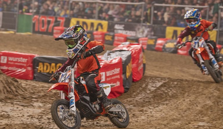 Im letzten Jahr wurde beim ADAC Supercross Stuttgart die Nachwuchsklasse SX5 erstmals mit E-Motorrädern ausgetragen. 2023