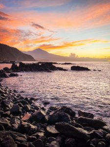 free-photo-of-atemberaubender-teide-sonnenuntergang-uber-der-kuste-teneriffas