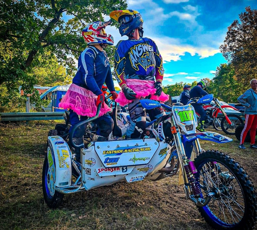 Danny Obeck und Freundin auf Seitenwagen-Gespann