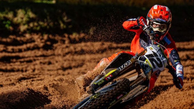 Die Strecke im französischen Bitche kehrt mit ihrem einzigartigen roten Sandboden zurück in den ADAC MX Masters-Kalender2 ADAC MX Masters 2025 , ADAC MX Masters Bitche Maximilian Nagl ( Deutschland / Triumph / DÖRR MOTORSPORT TRIUMPH RACING POWERED BY KRETTEK ) beim ADAC MX Masters