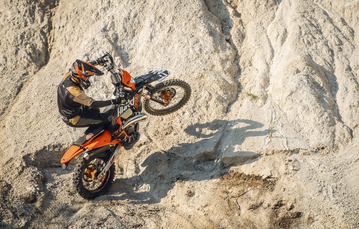 KTM: DIE KTM 300 EXC HARDENDURO 2027: ENTWICKELT FÜR EXTREME HERAUSFORDERUNGEN
