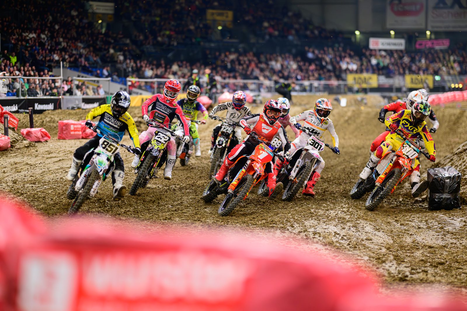 Für das ADAC Supercross Stuttgart gibt es Tickets in den Kategorien Gold, Silber und Bronze. ADAC Mitglieder erhalten einen Rabatt in Höhe von zehn Prozent auf Silber-Tickets.