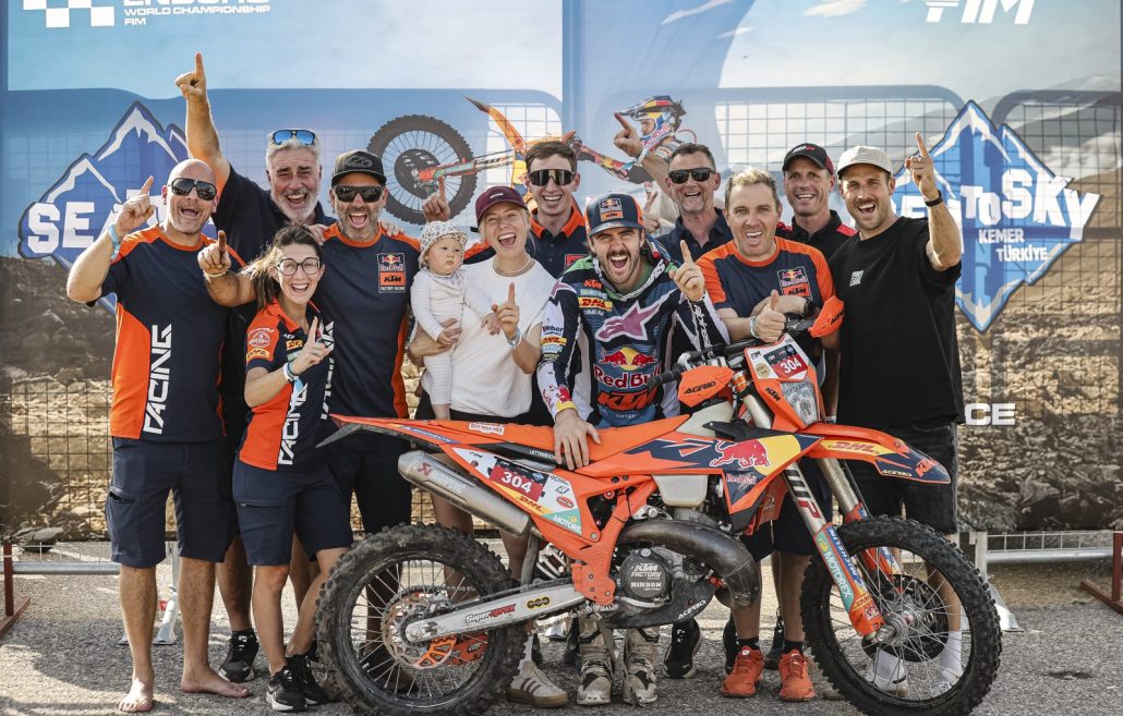 Red Bull KTM Factory Racing: Manuel Lettenbichler gewinnt Sea to Sky der Hard-Enduro-WM
