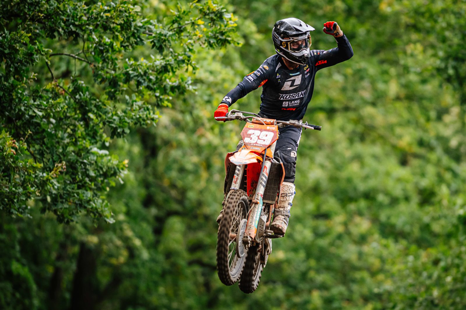 Nach einem engen Duell mit Max Nagl in der ersten Saisonhälfte kontrollierte van de Moosdijk danach die Meisterschaft souverän