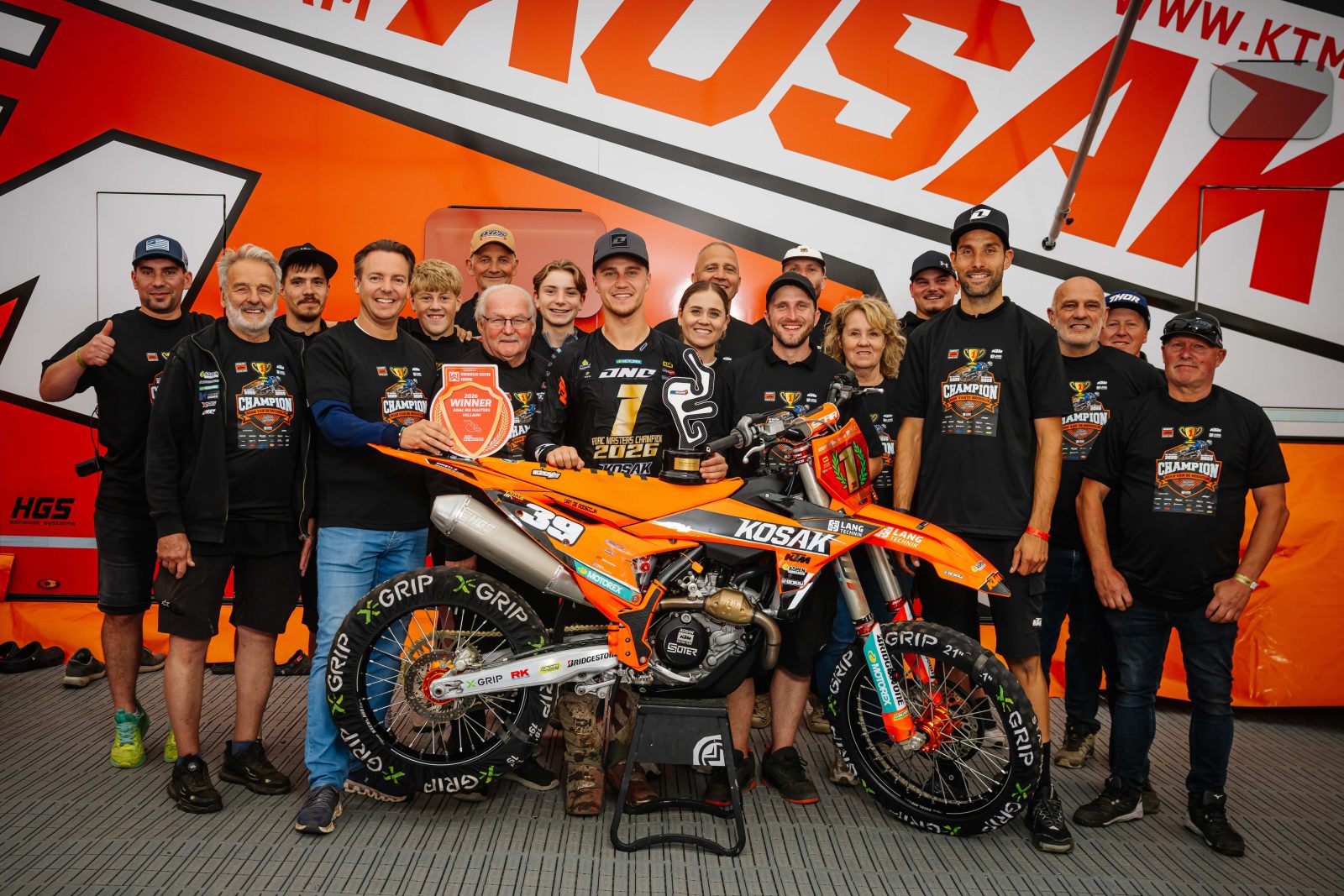 Starker Fahrer mit starkem Team: für das Kosak Racing Team war es ebenfalls der zweite Titel in der Königsklasse