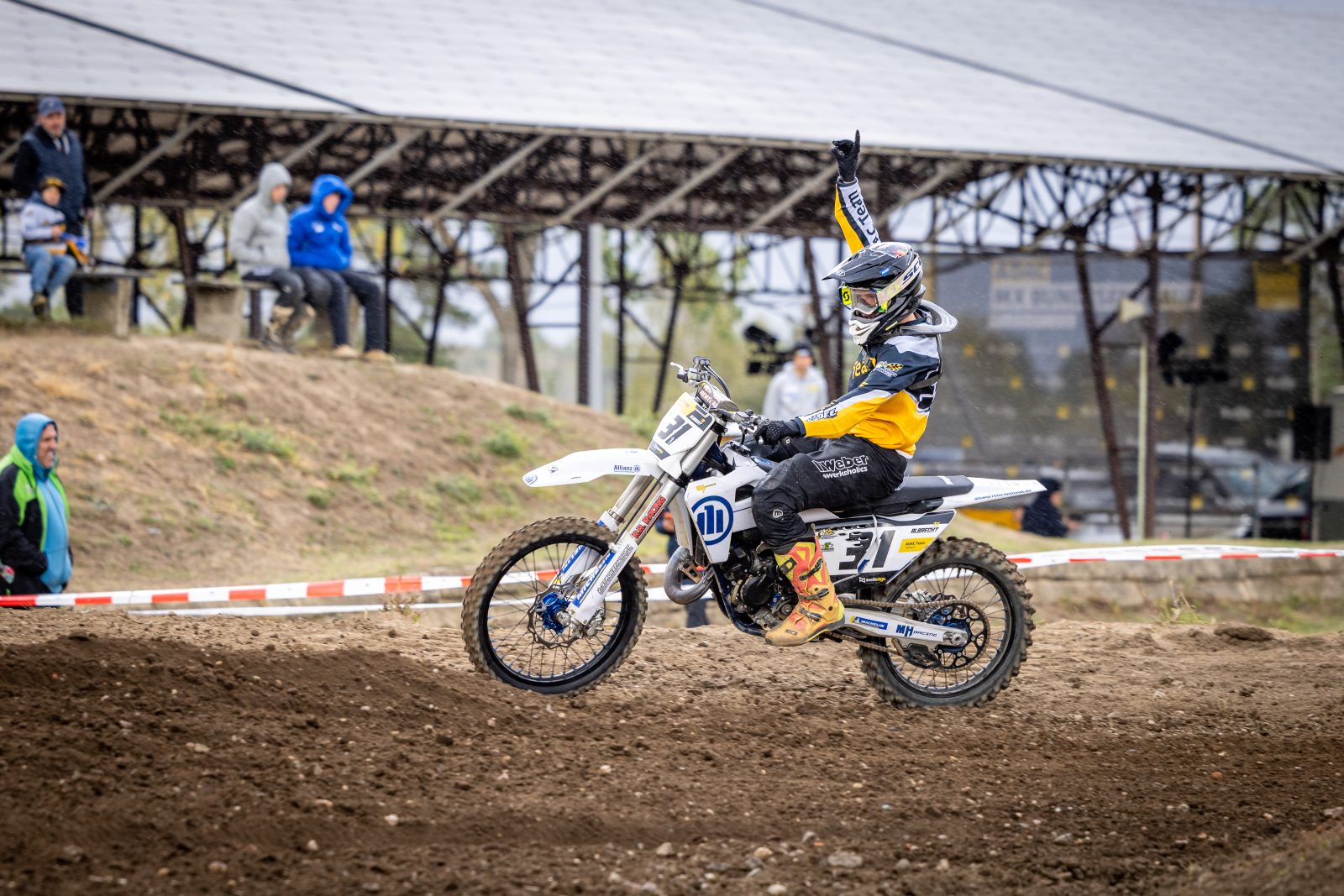 Til Albrechts Sieg in der 125 ccm-Klasse war entscheidend beim Gesamtsieg des ADAC Sachsen (Foto: René Schuller)