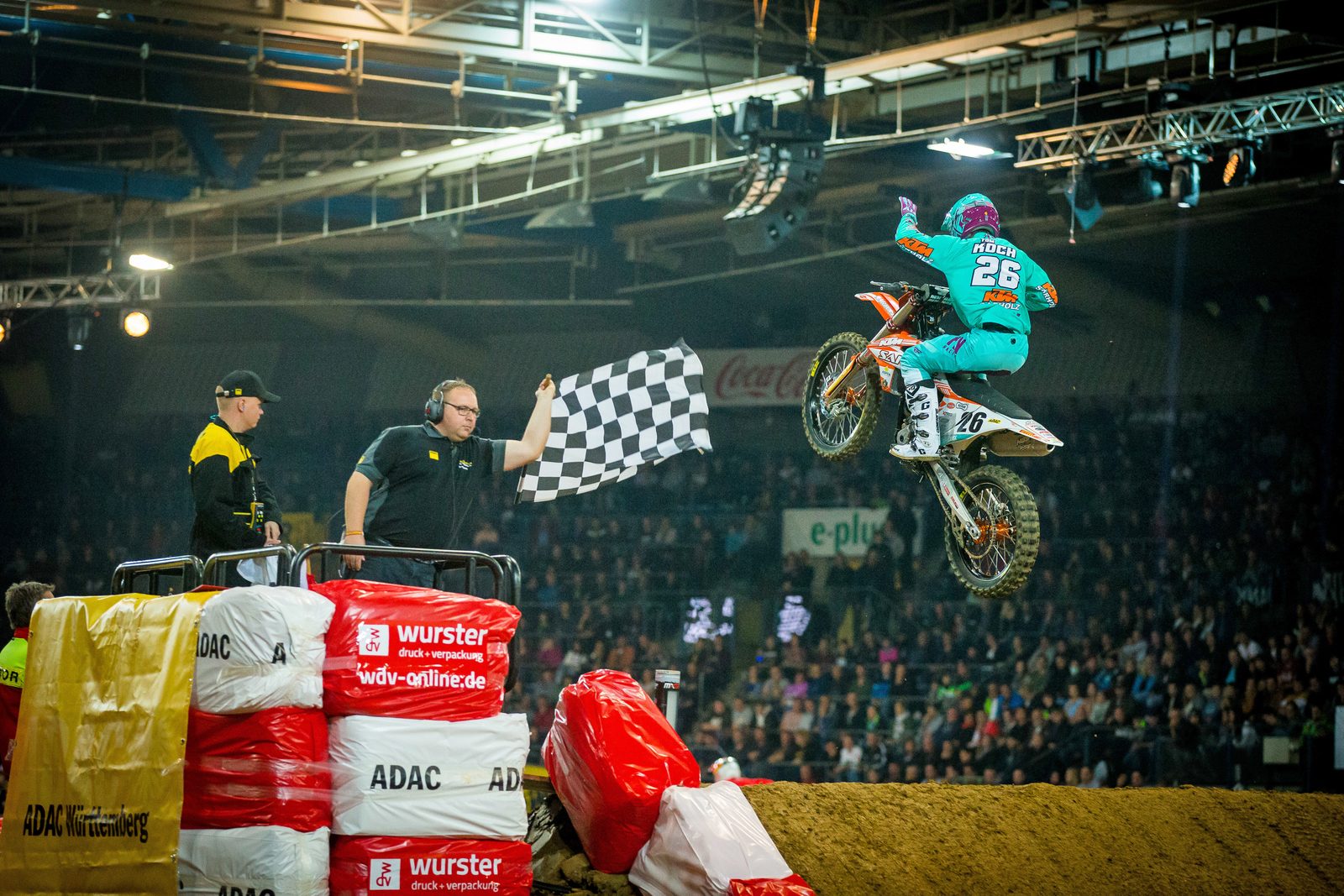 Wolfgang Reinhardt ist erst 40 Jahre alt, aber schon 30 Jahre beim Supercross Stuttgart dabei. Als Rennleiter hat er einen Job mit großer Verantwortung.