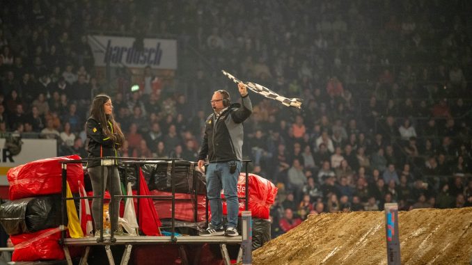 Wolfgang Reinhardt ist seit 2019 Rennleiter beim ADAC Supercross Stuttgart und hilft seit 30 Jahren ehrenamtlich beim Event mit.