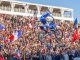 YZ125-Fahrer im Sprung vor den französischen Fans beim YZ BLU CRU FIM Europe Cup SuperFinale 2026 in Ernée