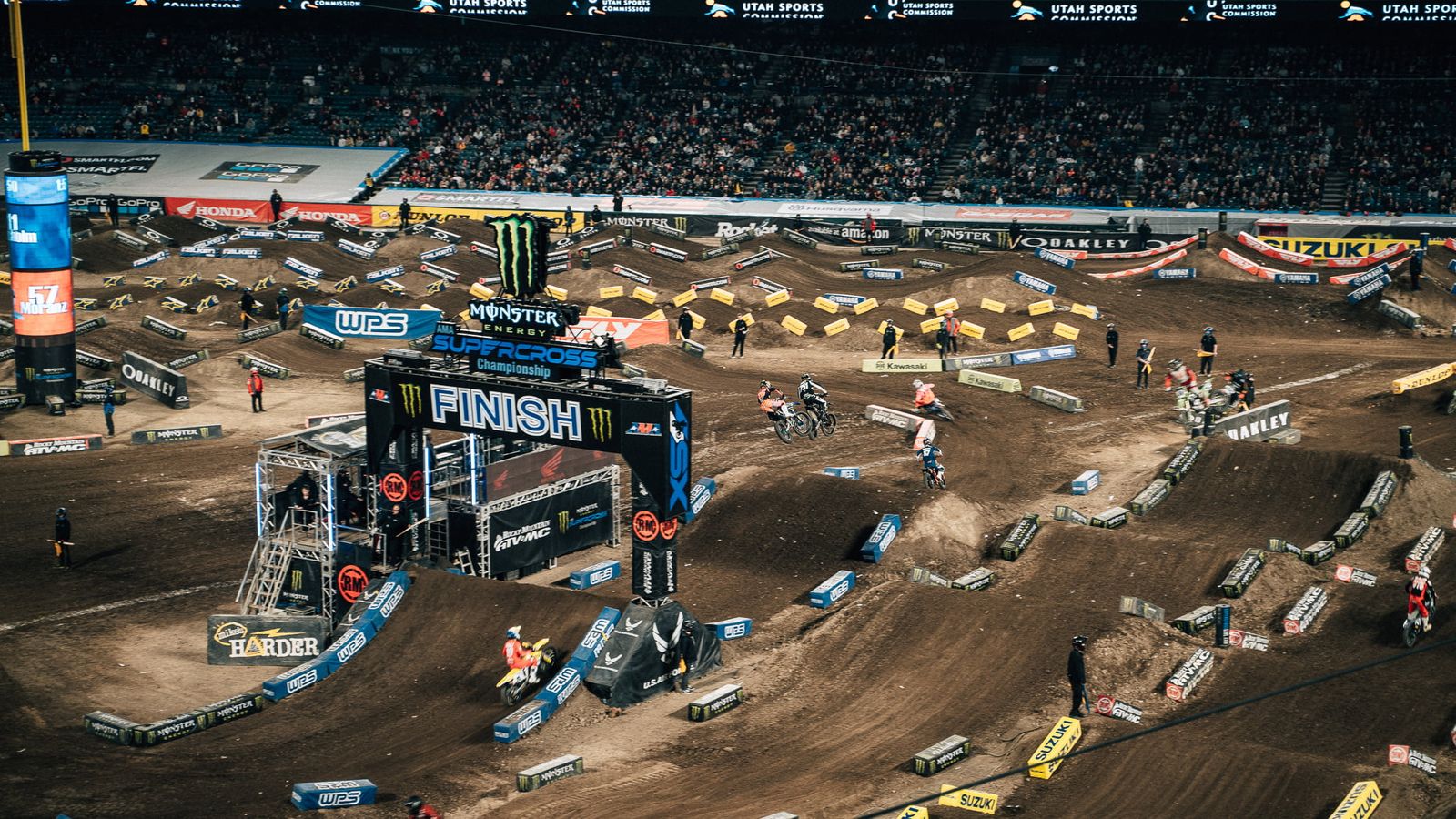 Supercross-Strecke im Angel Stadium in Anaheim
