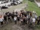 Gruppenbild mit Jugendlichen, Eltern und Trainern nach einem Motocross-Lehrgang von Dirk Pohl