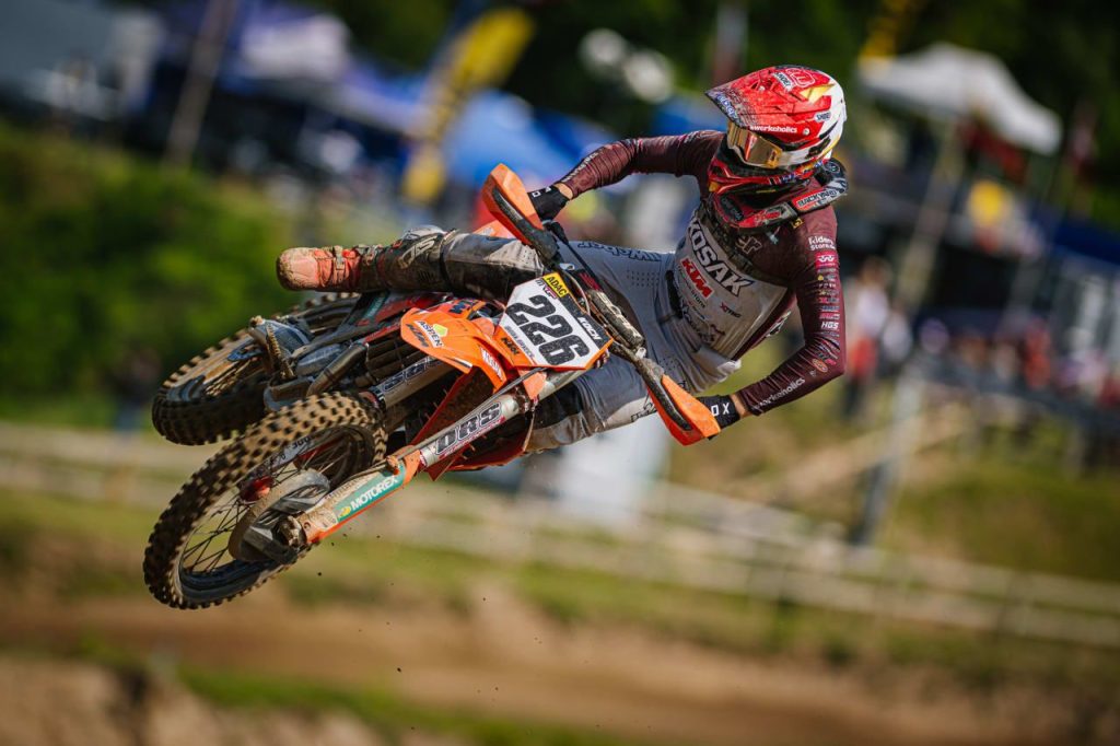 Tom Koch mit der Startnummer 226 im Sprung, Trainer beim MX Koch-Kurs des MCC Tessin