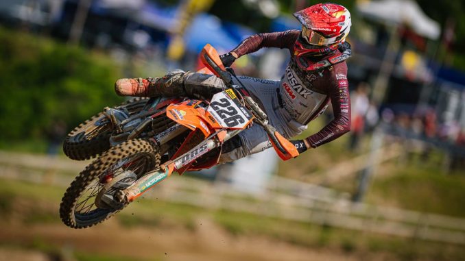 Tom Koch mit der Startnummer 226 im Sprung, Trainer beim MX Koch-Kurs des MCC Tessin